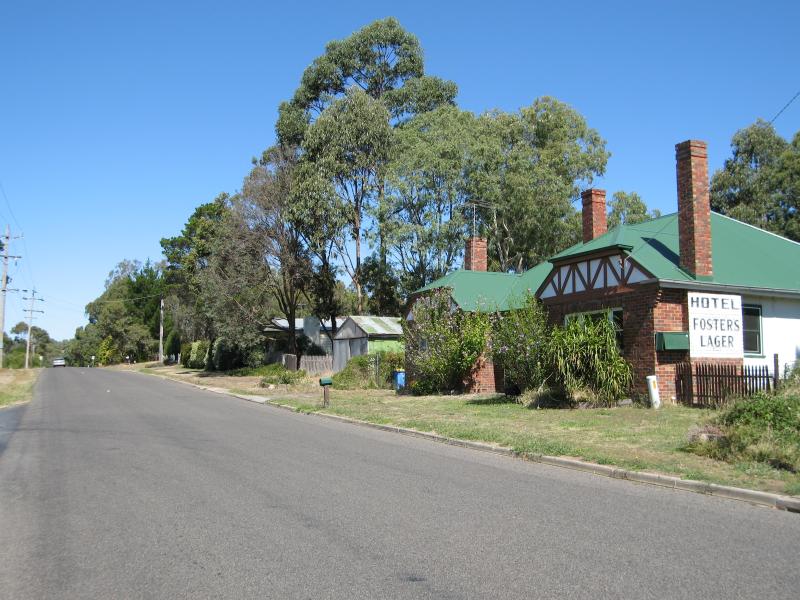 Kilmore - Kilmore East: View south along road at entrance to railway station