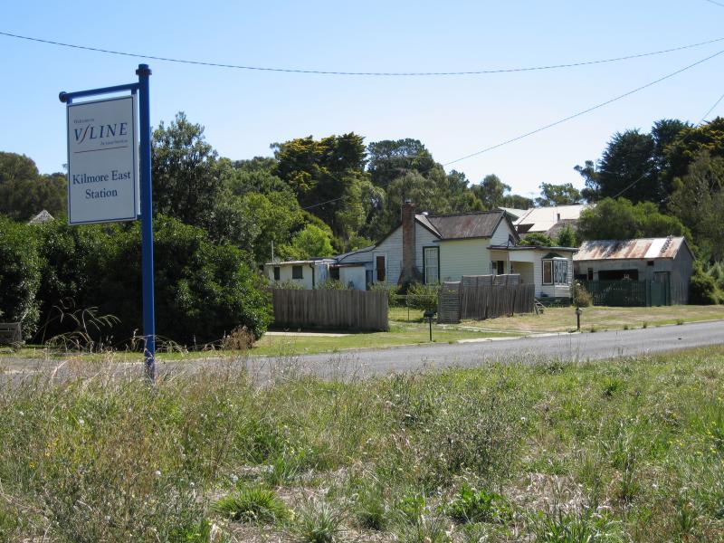 Kilmore - Kilmore East: View north along road at entrance to railway station
