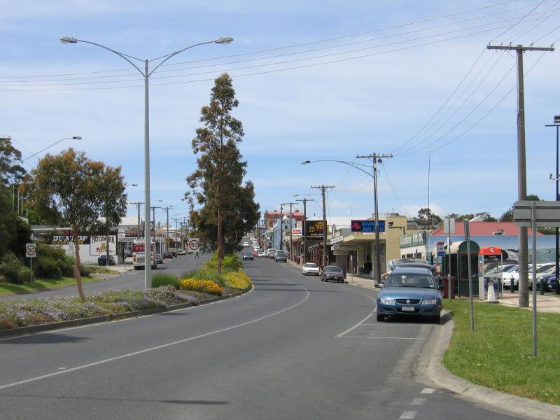 Korumburra - Commercial centre and shops, Commercial Road, Bridge Street and Mine Road: View south-east along Commercial St at King St