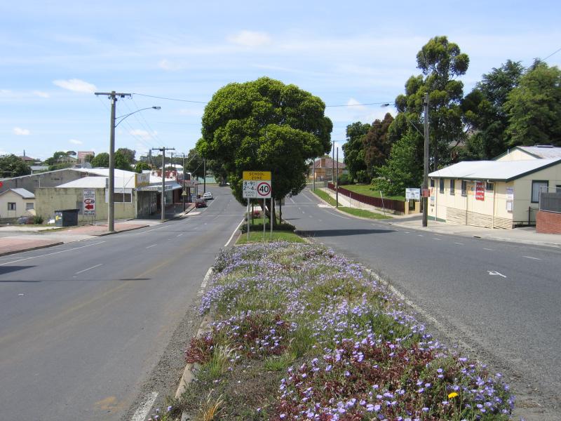 Korumburra - Commercial centre and shops, Commercial Road, Bridge Street and Mine Road - View south-east along Mine Rd from Bridge St
