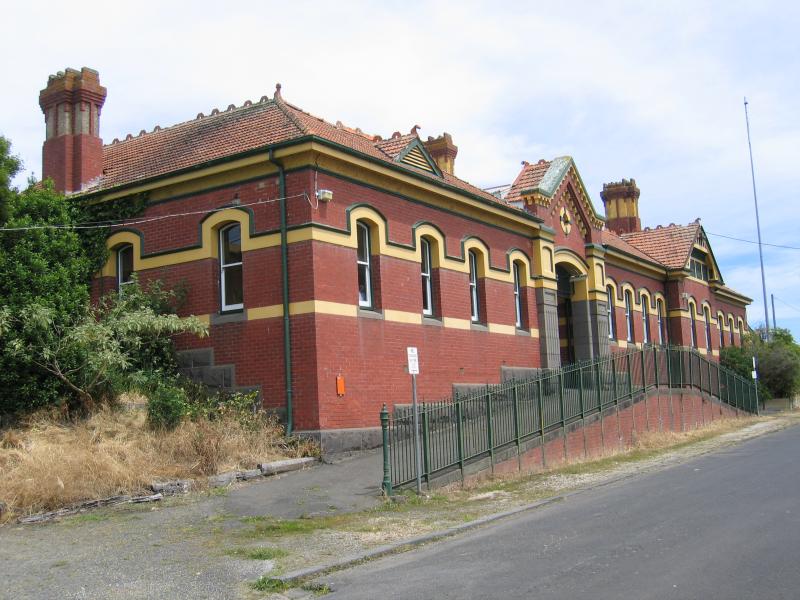 Korumburra - Korumburra railway station, Station Street: Railway station fronting Station St