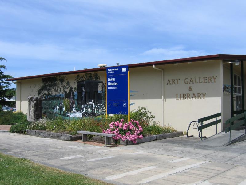 Korumburra - Around town: Art Gallery and Library, Commercial St at King St