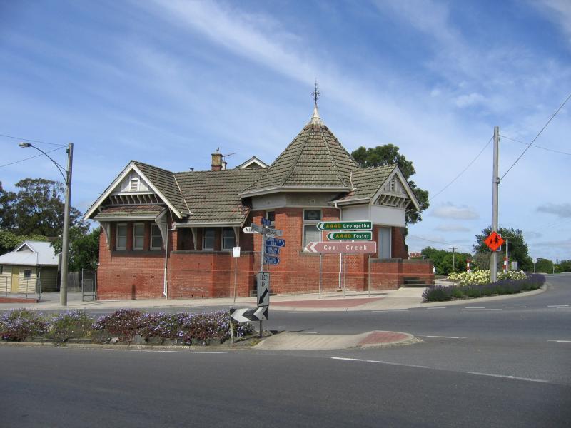 Korumburra - Around town: Old post office house, looking south-west along Bridge St at Mine Rd