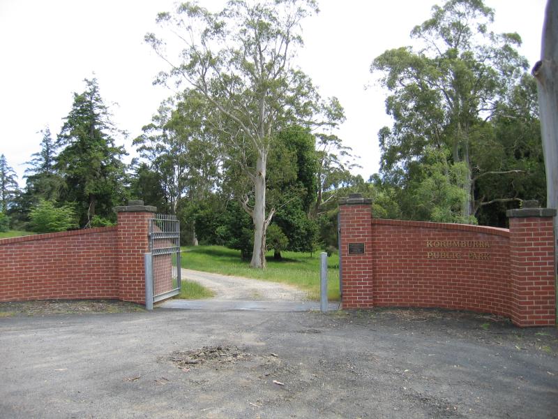 Korumburra - Korumburra Botanic Park, Bridge Street: Entrance to park, Bridge St
