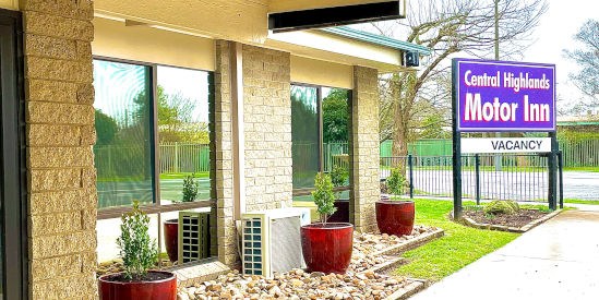 Central Highlands Motor Inn