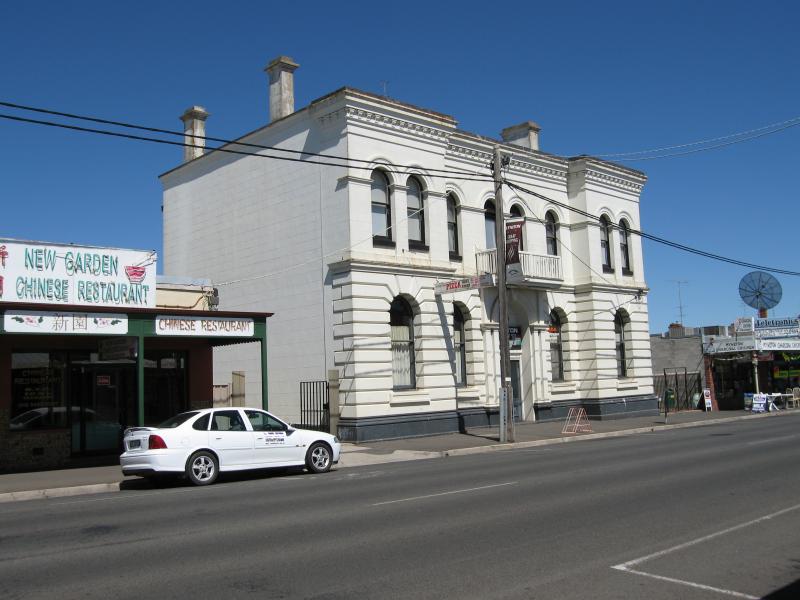 Kyneton - Shops along High Street: Shops, High St between Welsh St and Mollison St