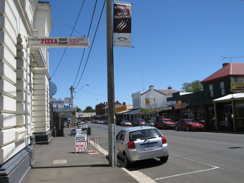 Kyneton - Shops along High Street: View west along High St between Welsh St and Mollison St