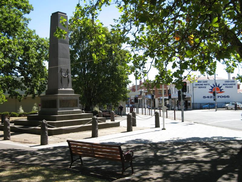Kyneton - Shops along Mollison Street: War memorial, view north along Mollison St towards High St