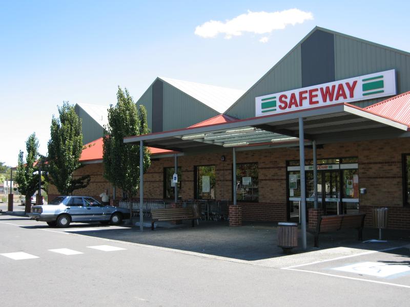 Kyneton - Shops along Mollison Street: Safeway supermarket, Baynton St behind Mollison St