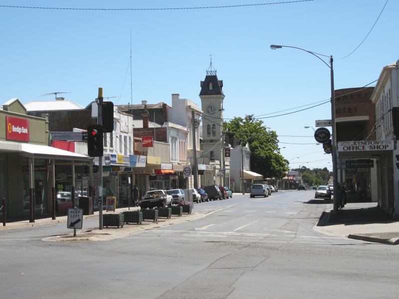 Kyneton - Shops along Mollison Street: View north along Mollison St at High St