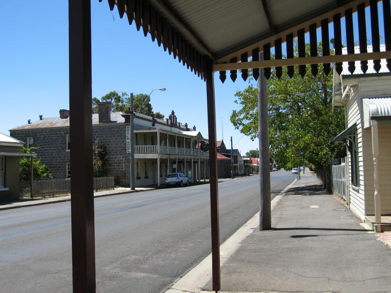 Kyneton - The historic Piper Street: View east along Piper St towards Ebden St