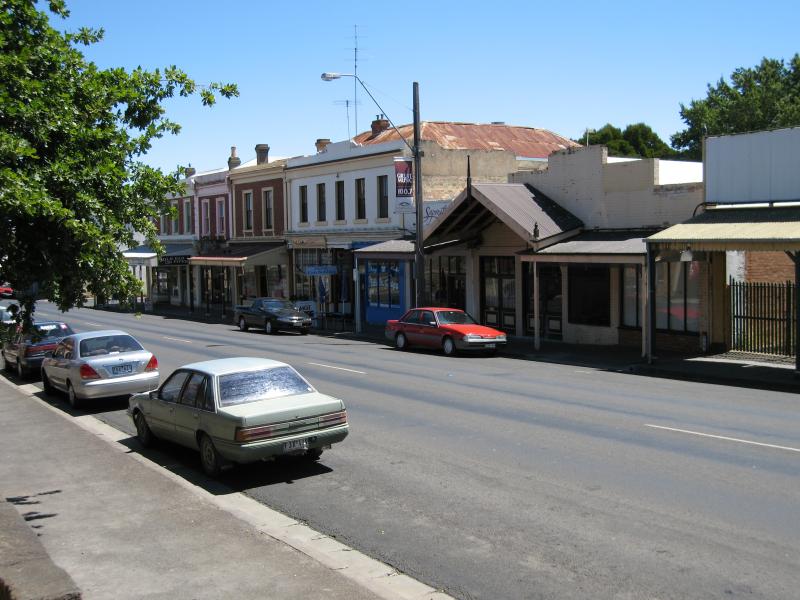 Kyneton - The historic Piper Street: View west along Piper St towards Powlett St