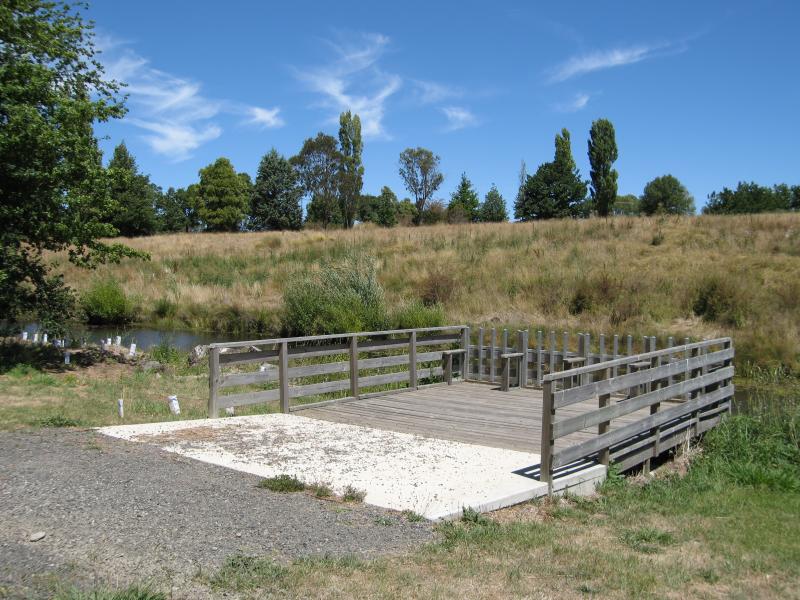 Kyneton - Campaspe River: Fishing platform on Campaspe River, Campaspe Pl near Mitchell St
