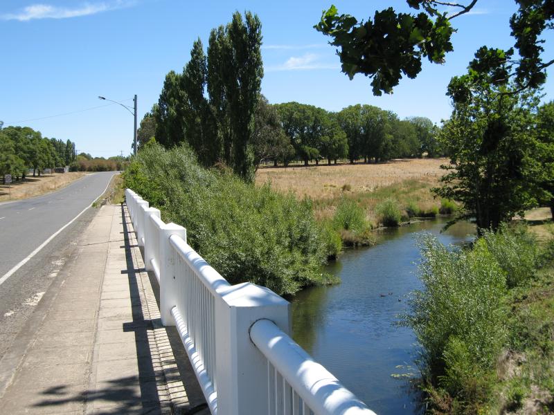 Kyneton - Campaspe River: View west along Burton Av over Campaspe River