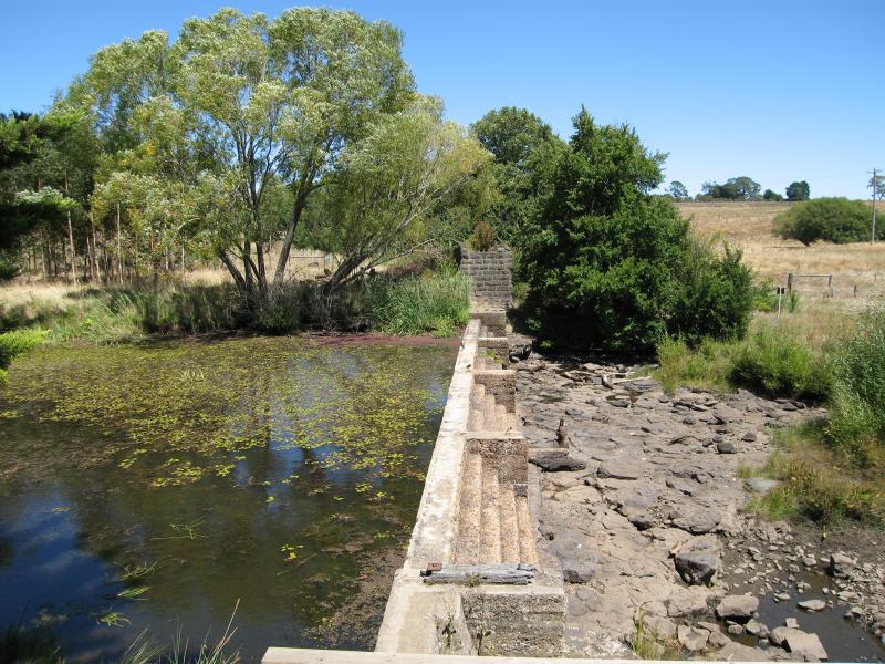 Kyneton - Campaspe River: View south across weir on Campaspe River at St Agnes Pl