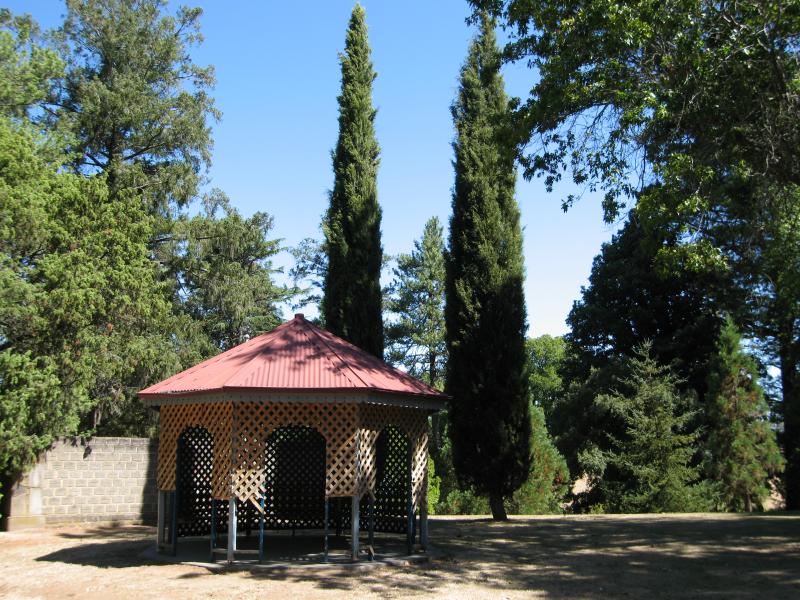 Kyneton - Kyneton Botanic Gardens, corner Mollison Street and Clowes Street: Rotunda