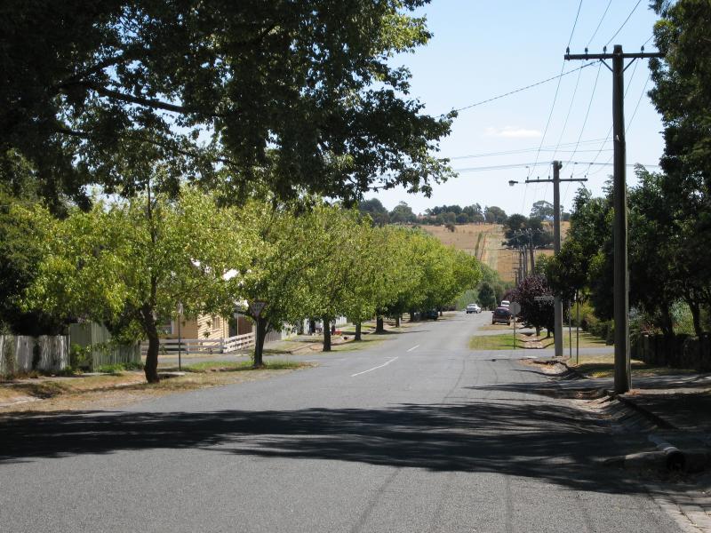 Kyneton - Around Kyneton: View west along Hutton St towards Powlett St