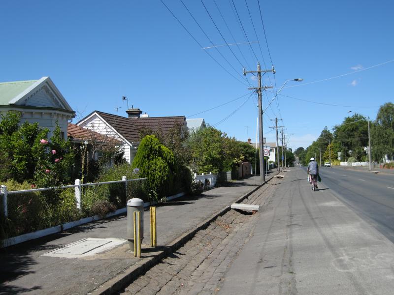 Kyneton - Around Kyneton: View south along Mollison St at Bodkin St