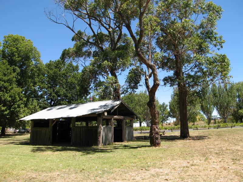 Kyneton - Kyneton Mineral Springs Reserve, Burton Avenue: Shelter