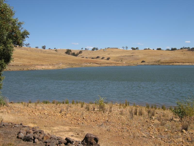 Kyneton - Lauriston Reservoir: View across reservoir