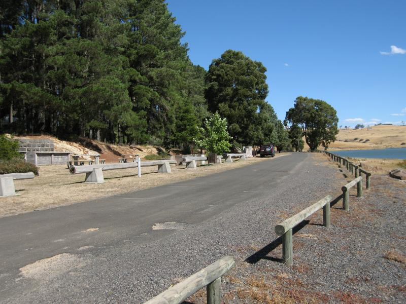 Kyneton - Lauriston Reservoir: Picnic and BBQ areas, view south along road to dam wall