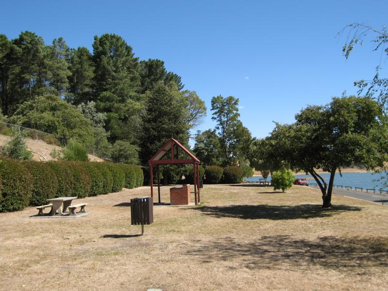 Kyneton - Lauriston Reservoir: View south along picnic and BBQ areas near dam wall