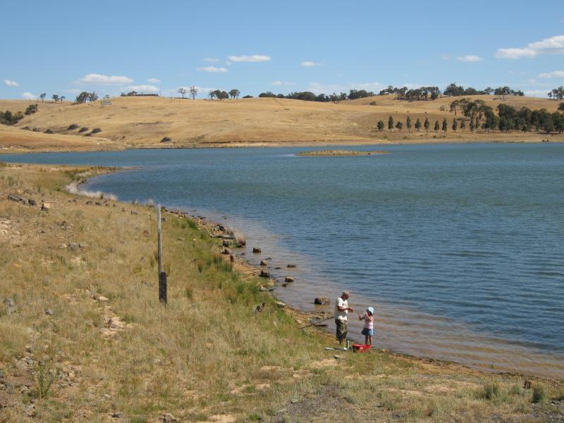 Kyneton - Lauriston Reservoir: Fishing along the shores of the reservoir near the dam wall