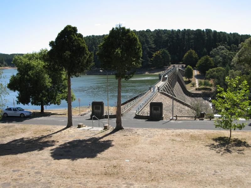 Kyneton - Lauriston Reservoir: View west towards dam wall