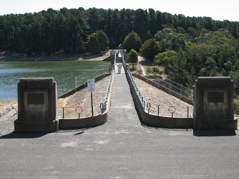 Kyneton - Lauriston Reservoir: View west along dam wall