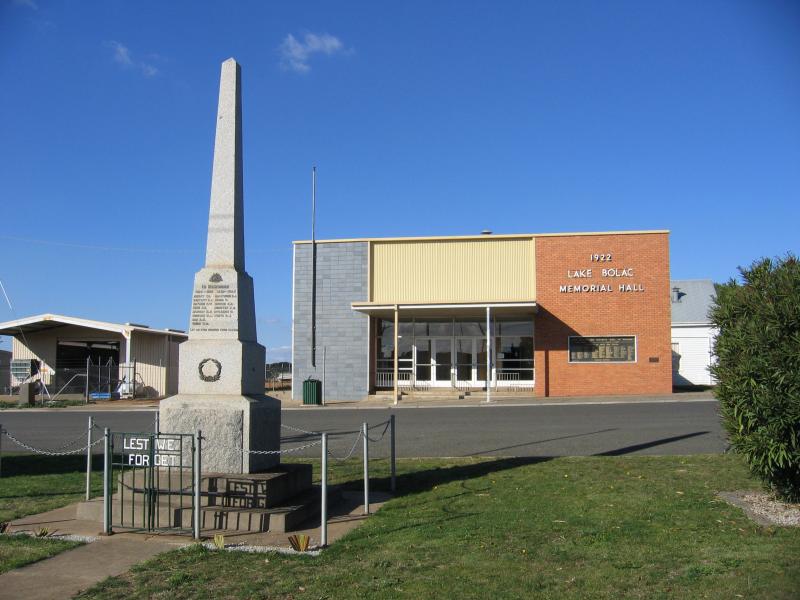 Lake Bolac - Shops and commercial centre: View east across Montgomery St at war memorial and hall