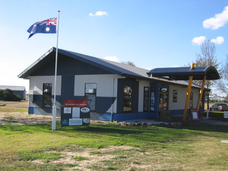 Lake Bolac - Information & Business Centre, corner Glenelg Highway and Montgomery Street: Information and Business Centre building