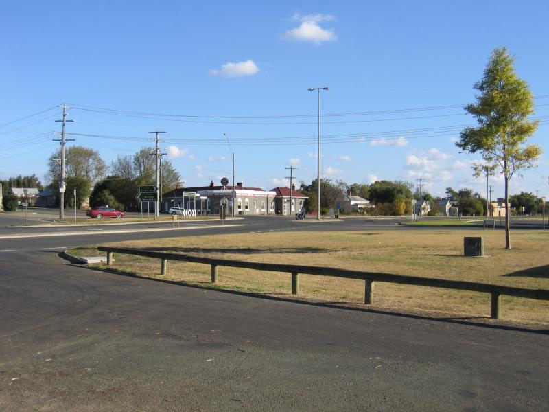 Lake Bolac - Information & Business Centre, corner Glenelg Highway and Montgomery Street: View west towards Glenelg Hwy and Montgomery St junction