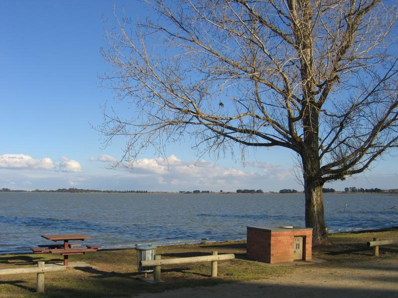Lake Bolac - Lake Bolac, Frontage Road area: BBQ and picnic area in front of boat house