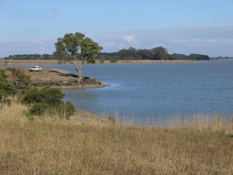 Lake Bolac - Lake Bolac, Eastern Beach: View south along lake from East Beach Rd