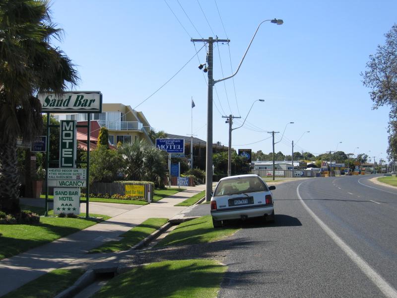 Lakes Entrance - Shops and accommodation along Esplanade: Accommodation, view east along Esplanade towards Whiters St
