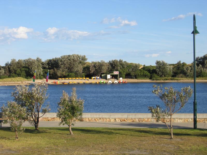 Lakes Entrance - Marinas, jetties and foreshore, Cunninghame Arm along Esplanade: View south across Cunninghame Arm, east of footbridge