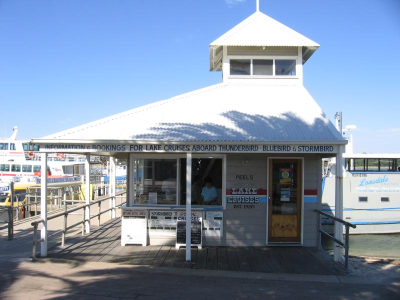 Lakes Entrance - Marinas, jetties and foreshore, Cunninghame Arm along Esplanade: Cruise booking office, Post Office Jetty