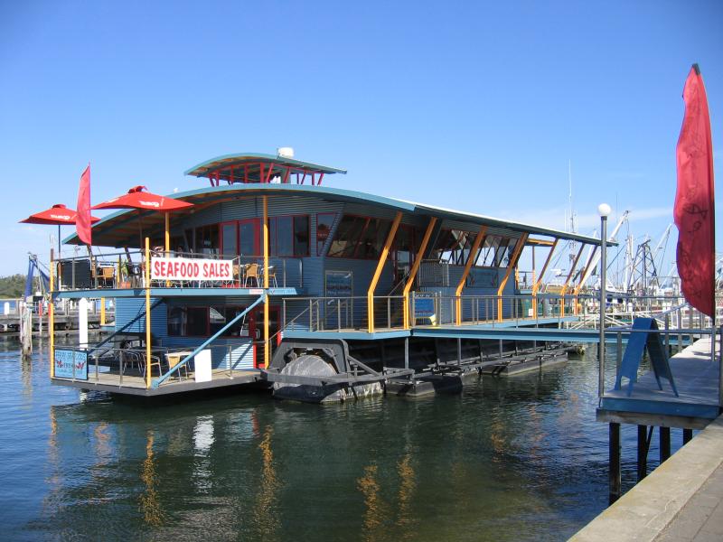 Lakes Entrance - Marinas, jetties and foreshore, Cunninghame Arm along Esplanade: Ferrymans Seafood Cafe, west of Post Office Jetty