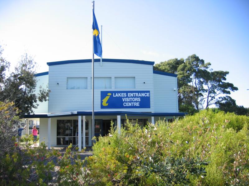 Lakes Entrance - Apex Park and Rotary Park, Marine Parade at Esplanade: Lakes Entrance Visitors Centre, Rotary Park