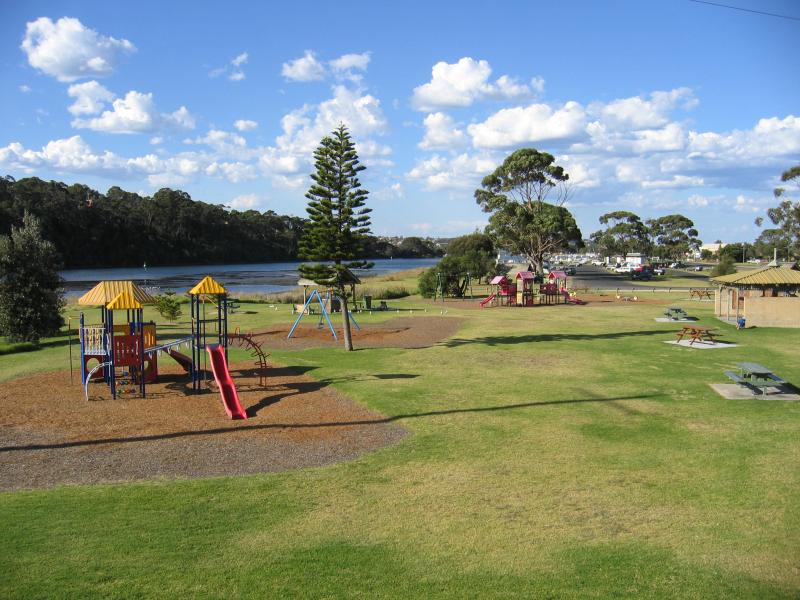 Lakes Entrance - Apex Park and Rotary Park, Marine Parade at Esplanade: View north-west through Apex Park and along North Arm