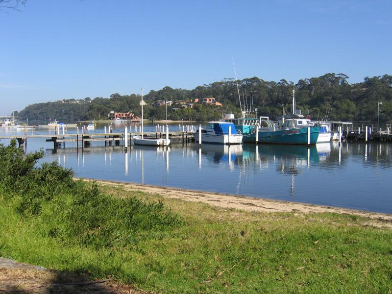 Lakes Entrance - Marine Parade: View west along North Arm, Rowe St at Barks Av