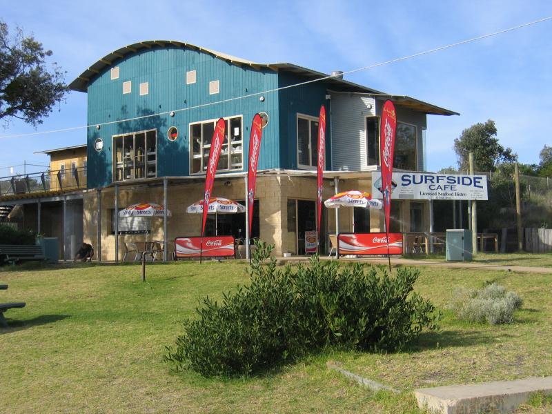 Lakes Entrance - Footbridge across Cunninghame Arm from Esplanade to Main Beach: Surfside Cafe, Main Beach