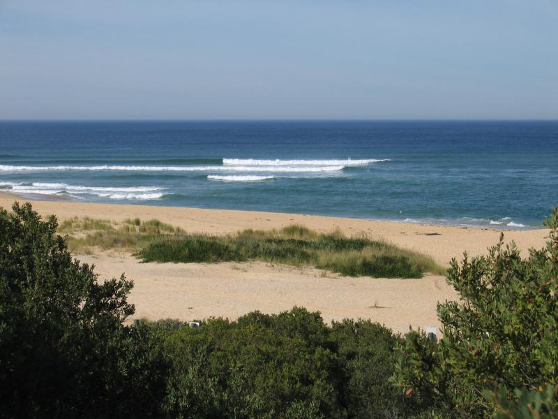 Lakes Entrance - Ninety Mile Beach: View south across beach near The Narrows from Flagstaff Lookout
