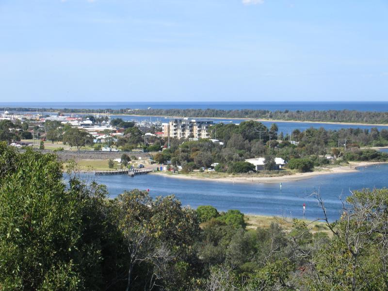 Lakes Entrance - Lookouts along Princes Highway, Kalimna: View east