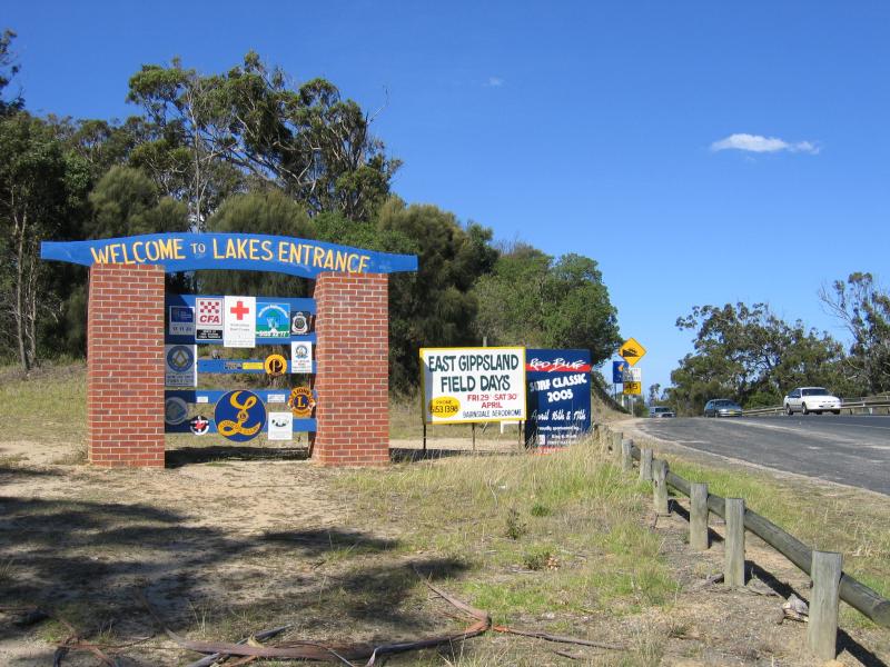 Lakes Entrance - Lookout, corner Princes Highway and Hotel Road, Kalimna - Welcome to Lakes Entrance sign, view south-east along Princes Hwy at Hotel Rd