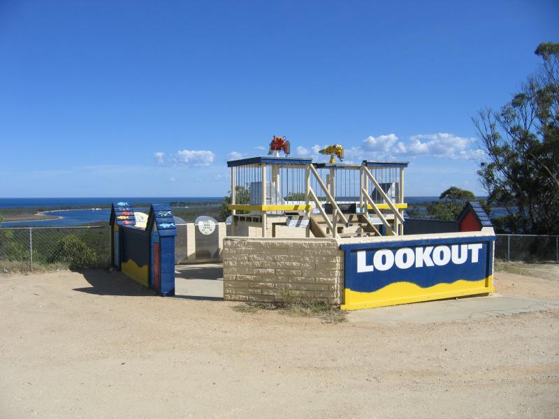 Lakes Entrance - Lookout, corner Princes Highway and Hotel Road, Kalimna: Lookout