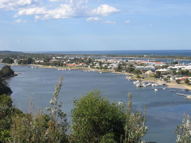 Lakes Entrance - Views from Seaview Parade, Kalimna: View east along North Arm