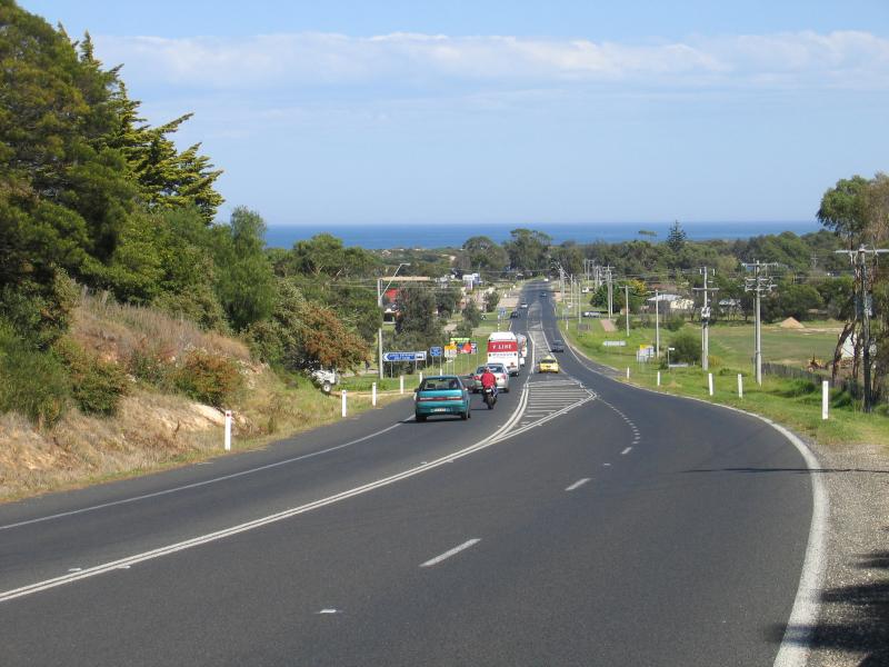 Lakes Entrance - Outskirts of Lakes Entrance - View south-west along Princes Hwy towards Golf Links Rd
