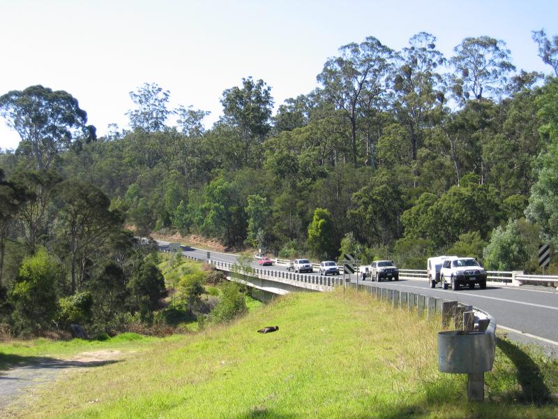 Lakes Entrance - Outskirts of Lakes Entrance: View north along Princes Hwy at Toorloo Arm