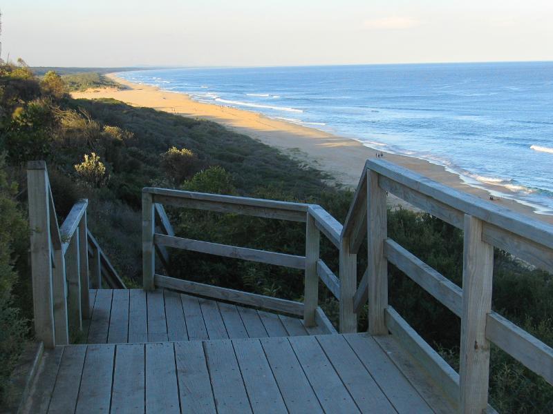 Lakes Entrance - Lake Tyers: View east along coast from viewing platform, Beacon Reserve, south end of Bulmer St